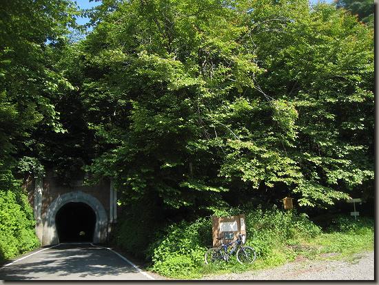 甲州街道・笹子峠の直下にある笹子隧道