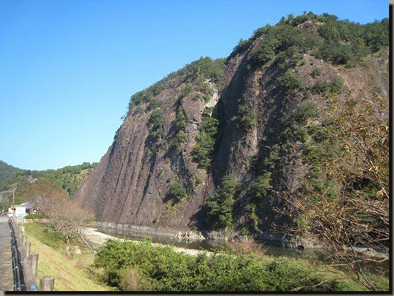 日本のエアーズロック、古座川の一枚岩